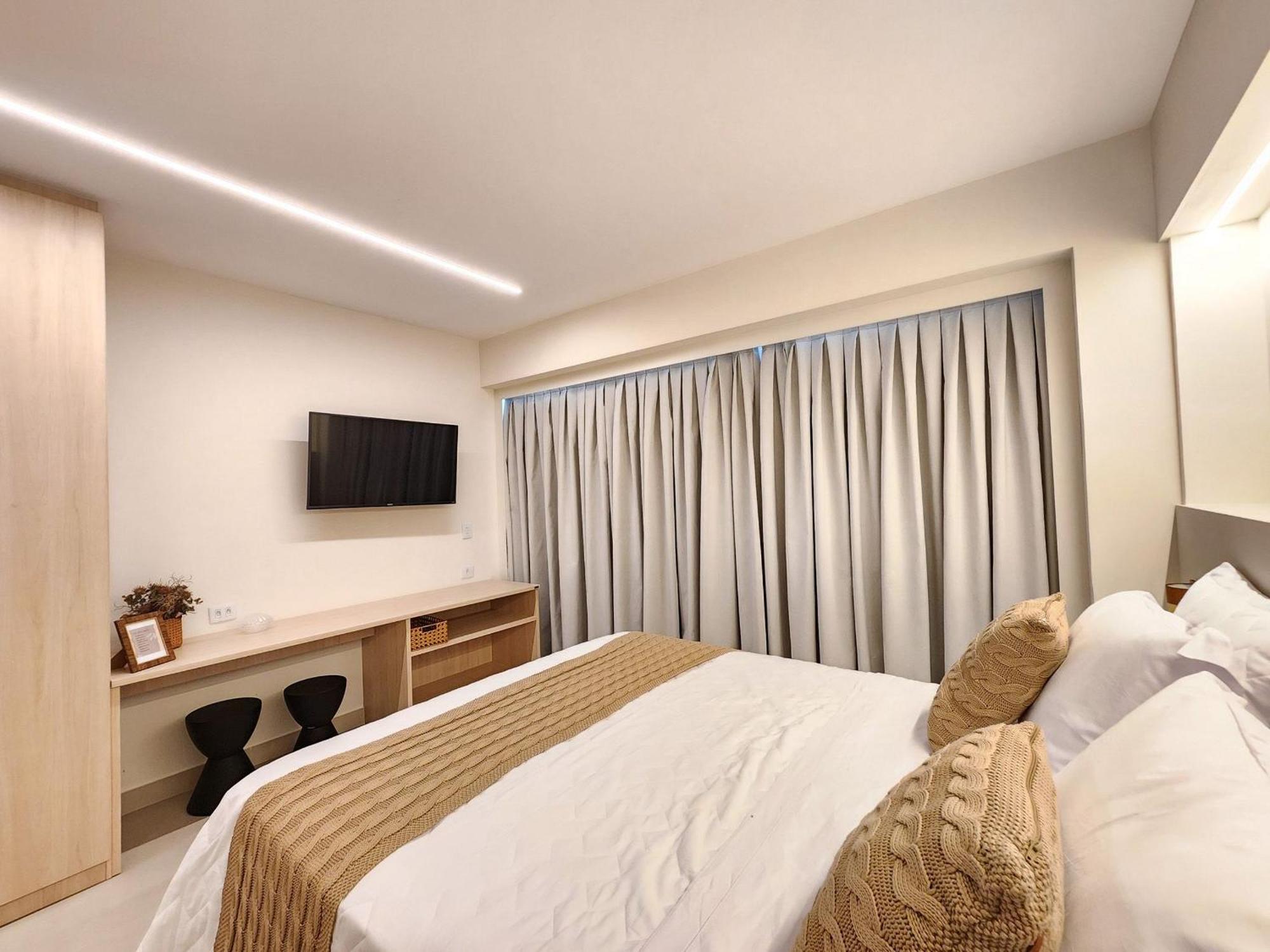 Makia Experience - *
